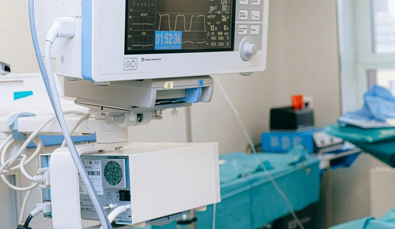 A hospital room with medical equipment. Battery safety plays a crucial role in such environments.
