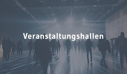 Veranstaltungshalle, die Lithium-Ionen-Akkus und Batterien aus Schankanlagen und Lichttechnik lagert