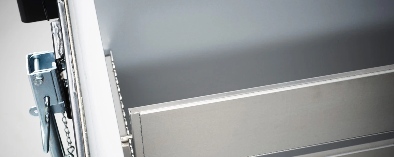 Detail view of RETRON 750 closing mechanism