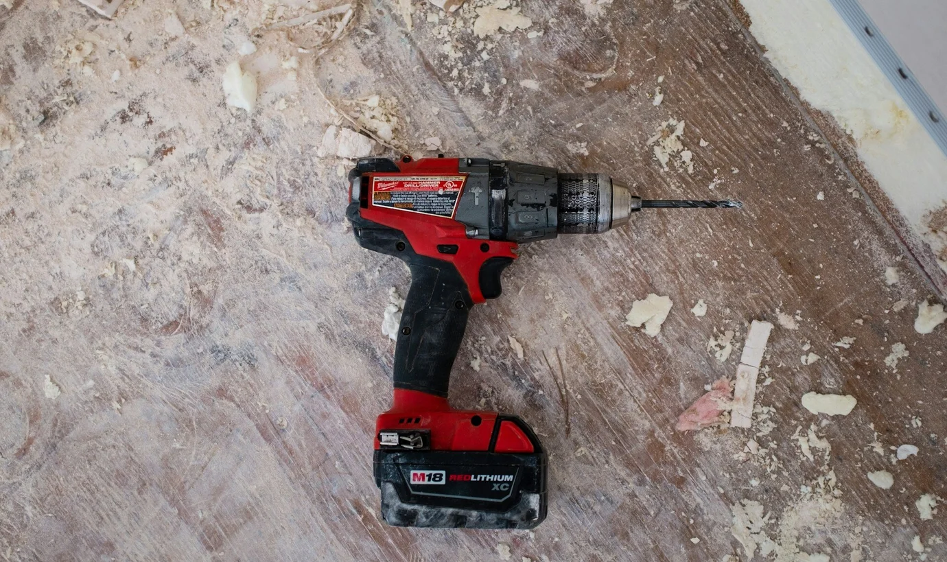 Anyone who finds a cordless screwdriver like this in their basement after years of storage will wonder how they can recharge deeply discharged Li-ion batteries.
