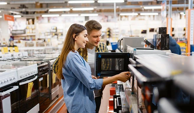 Interior view of an electronics retailer: batteries and lithium-ion batteries can be disposed of here.