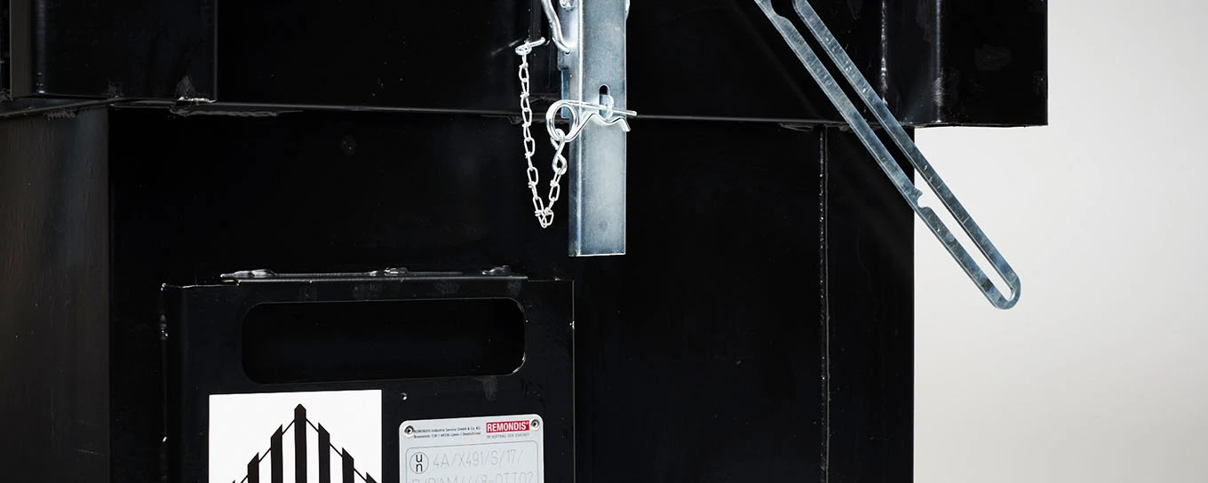 Detailed view of the closing mechanism