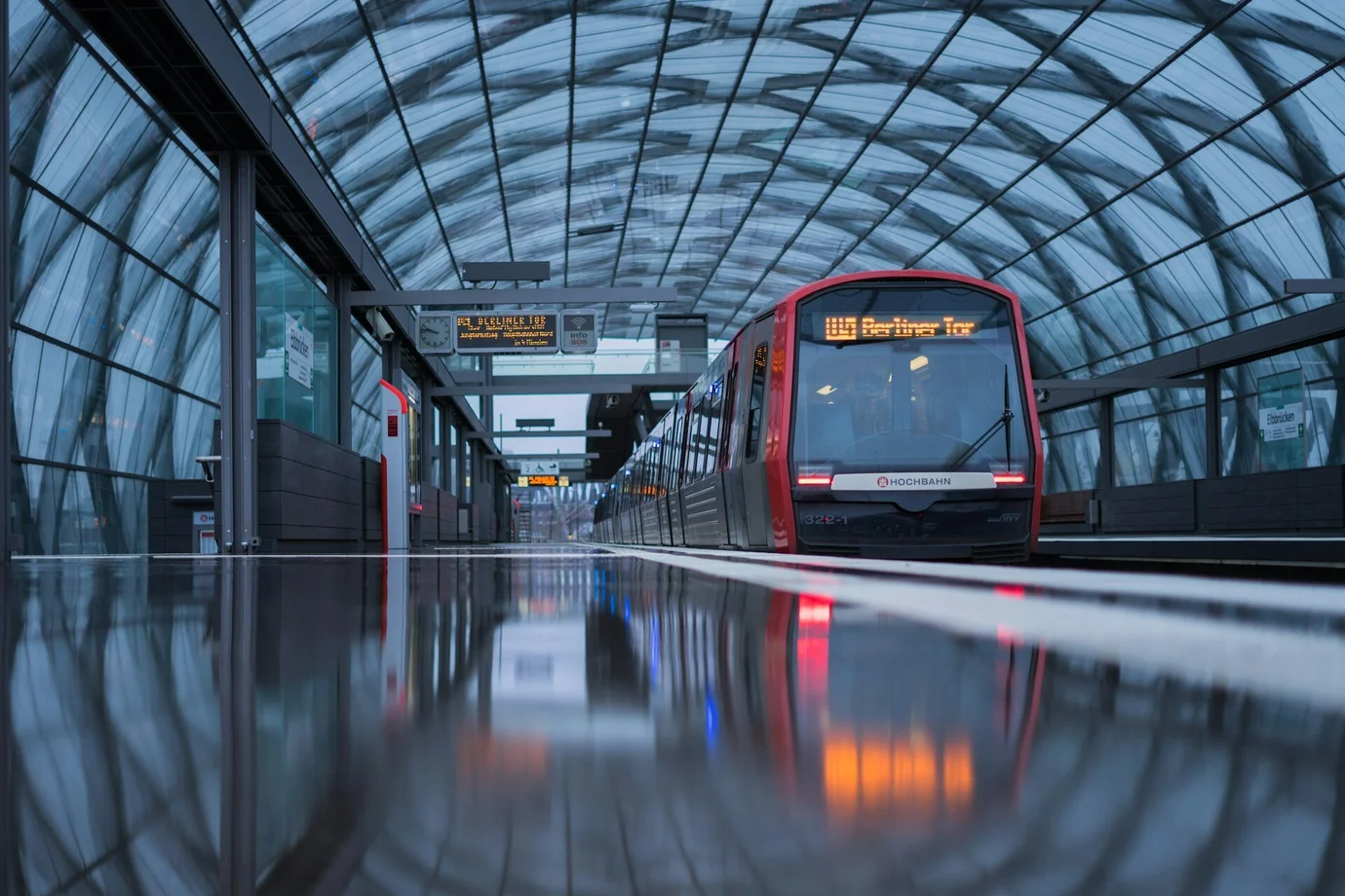 An underground railway in Hamburg. You can't take e-scooters here, but you can on Hamburg buses, ferries and other trains.